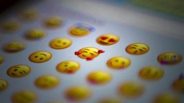 Cara Membuat Emoji Mix yang Viral di TikTok