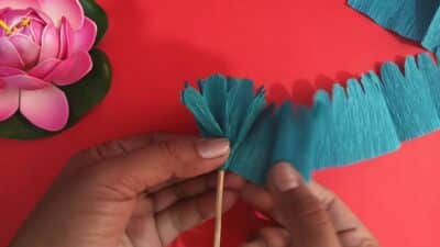 tutorial membuat bunga dari kertas krep